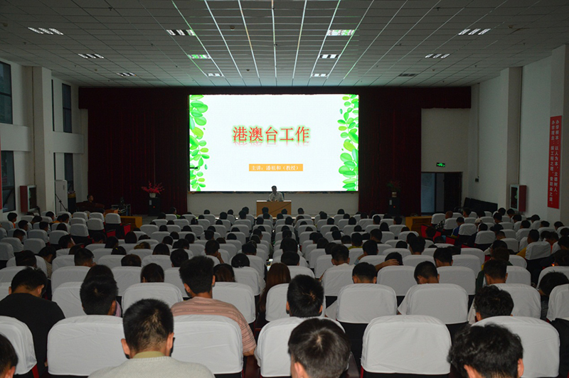 副校长潘祖和教授为学生作形势与政策专题报告(图1) 副校长潘祖和教授为学生作形势与政策专题报告(图1)