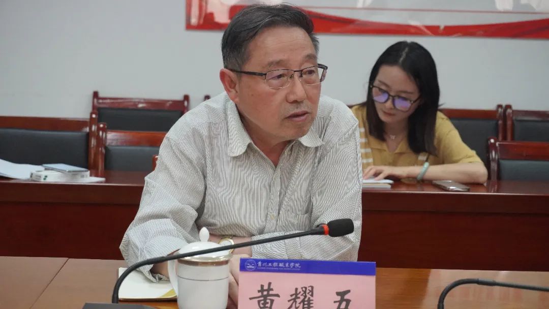 铜仁市政协到贵州工程职业学院开展“走访委员企业、服务市场主体”调研活动(图3) 铜仁市政协到贵州工程职业学院开展“走访委员企业、服务市场主体”调研活动(图3)