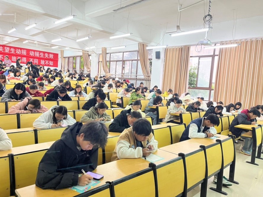 英语书法绘国庆,笔墨飞扬颂华章 —贵州工程职业学院第五届“弘文杯”英语书法大赛(图1) 英语书法绘国庆,笔墨飞扬颂华章 —贵州工程职业学院第五届“弘文杯”英语书法大赛(图1)