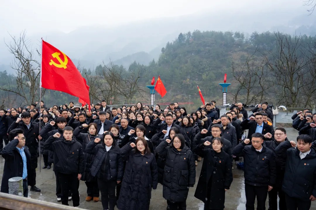 追寻革命足迹 传承红色精神丨贵州工程职业学院全体党员赴黔东特区革命委员会旧址开展党性教育活动(图4) 追寻革命足迹 传承红色精神丨贵州工程职业学院全体党员赴黔东特区革命委员会旧址开展党性教育活动(图4)