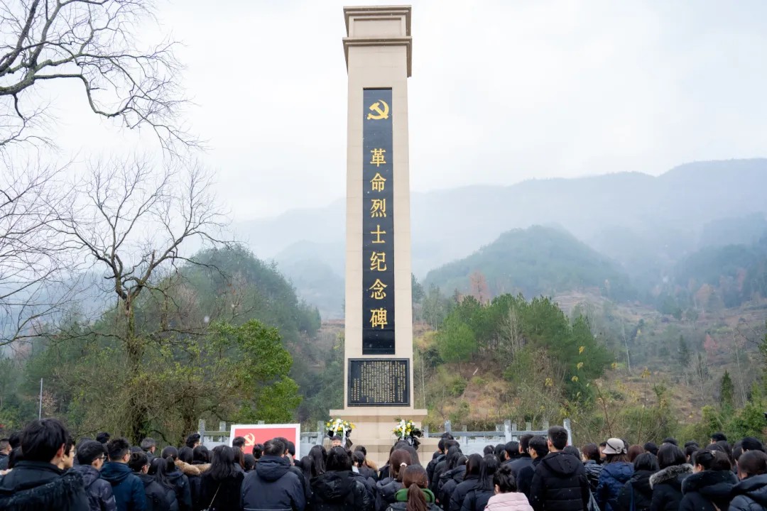 追寻革命足迹 传承红色精神丨贵州工程职业学院全体党员赴黔东特区革命委员会旧址开展党性教育活动(图6) 追寻革命足迹 传承红色精神丨贵州工程职业学院全体党员赴黔东特区革命委员会旧址开展党性教育活动(图6)