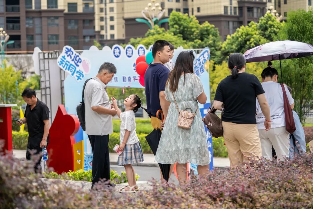 初秋相遇  满“新”欢喜丨直击2025级新生报到现场(图17)